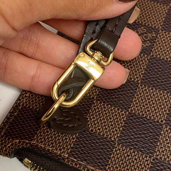 Louis Vuitton Damier pouch - Picture 11 of 16